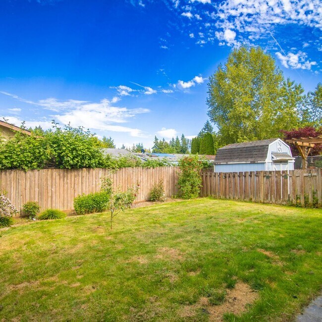 Building Photo - Beautiful 4 Bedroom + 2 Car Garage!