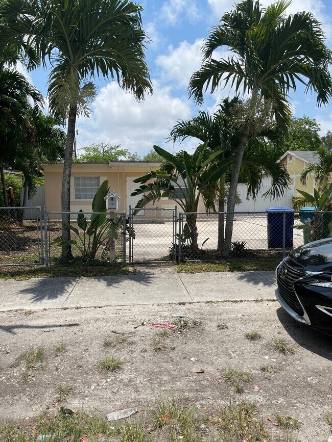 Foto del edificio - 2810 NW 99th St