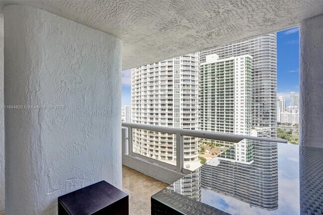 Foto del edificio - 1717 N Bayshore Dr