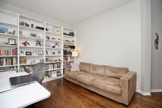 Photo du bâtiment - 1969 Montclair Ave