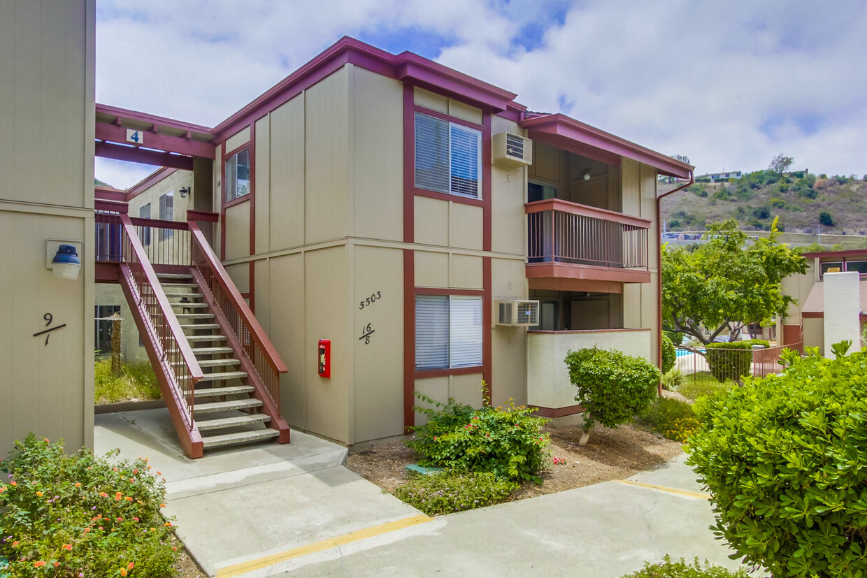 Primary Photo - Spacious 3 Bedroom Condo Available for Mov...