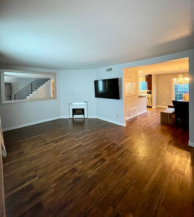 Foto del edificio - 10817 Whipple St