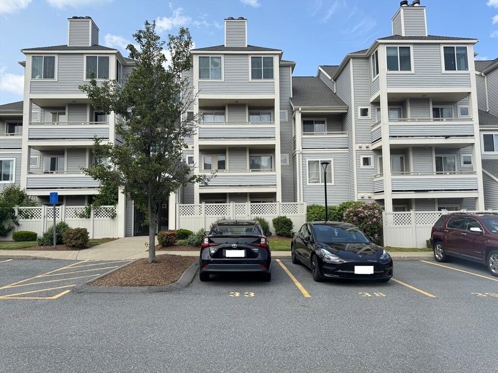 Foto principal - 200 Falls Blvd