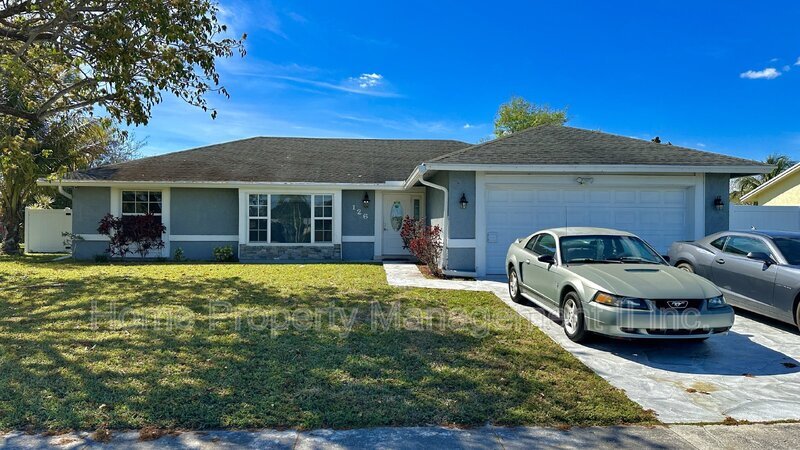 Primary Photo - 126 La Mancha Ave