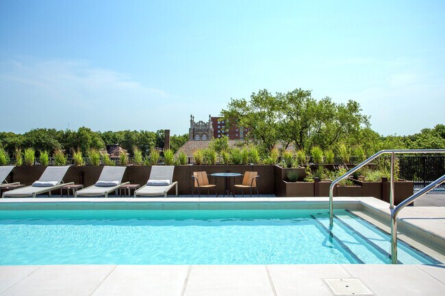 Building Photo - 520 East