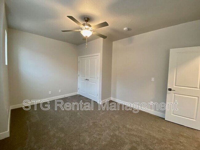 Foto del edificio - 438 N Stone Mountain Dr