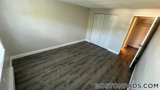 Foto del edificio - 799 Farm Rd