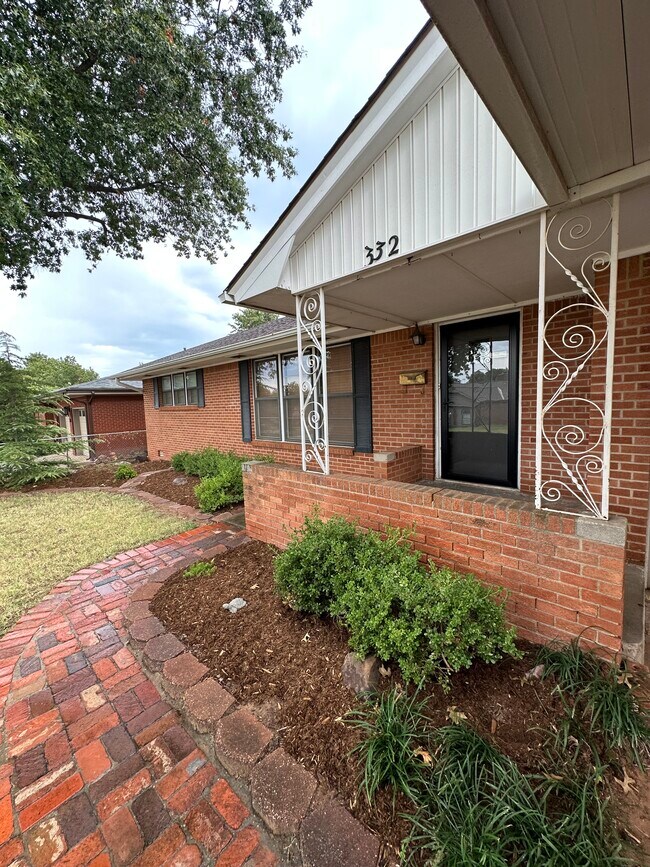 Foto del edificio - 332 Tullahoma Dr