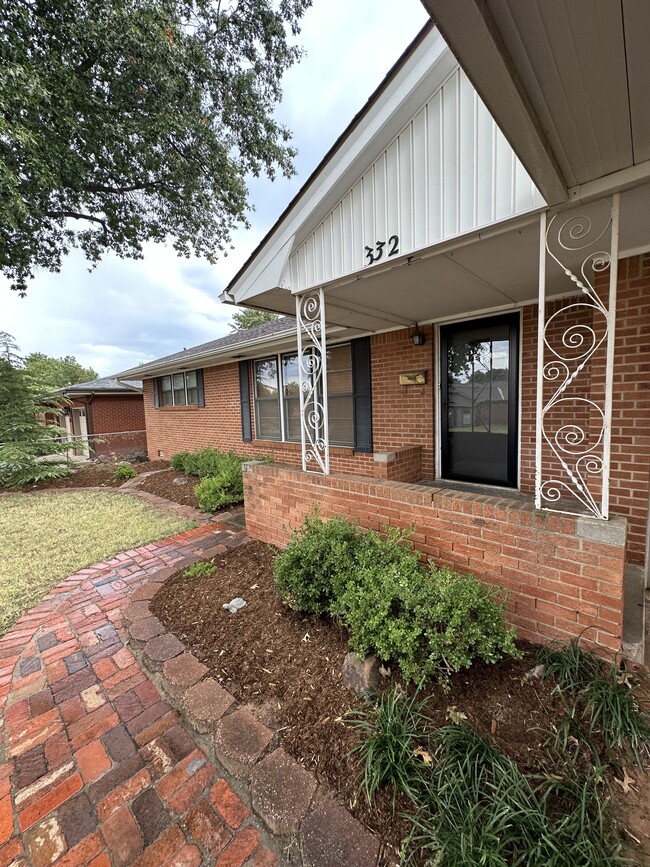 Photo - 332 Tullahoma Dr House