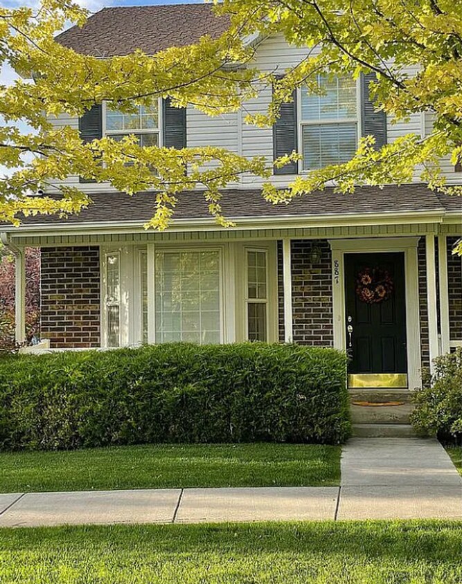Foto principal - 3 bedroom Parkside Townhome!