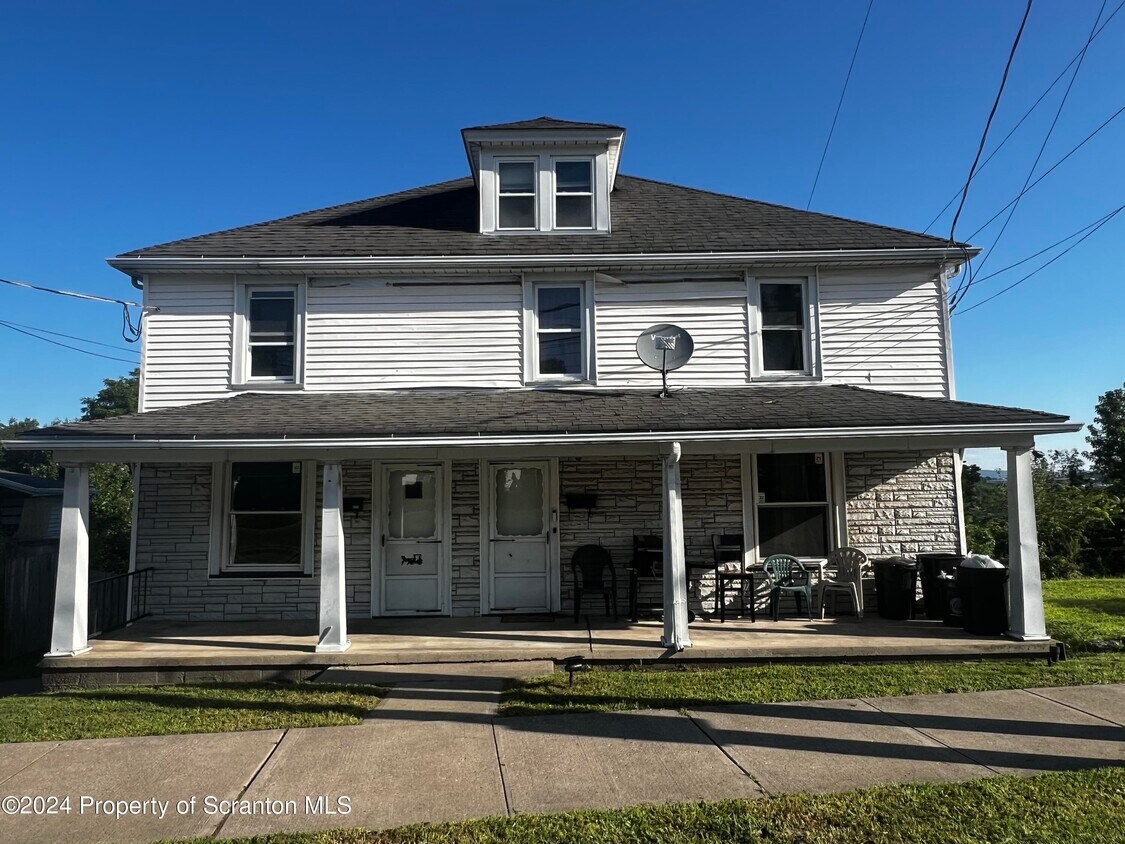 Primary Photo - 755 Main St