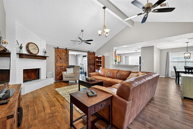 Building Photo - 930 Holly Hall Dr