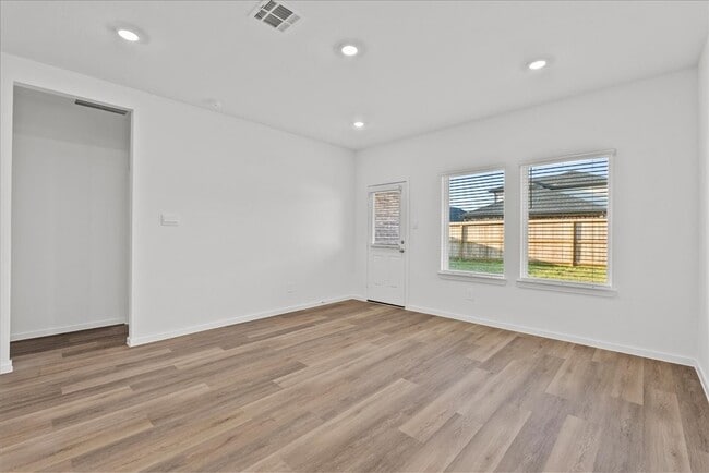 Building Photo - 3930 El Vaquero Ct