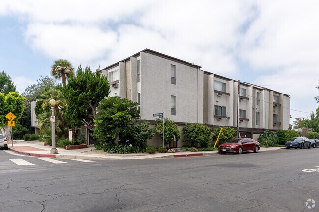 Primario - 5751 Camellia Ave