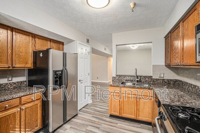 Foto del edificio - 3901 Riverlook Pkwy SE