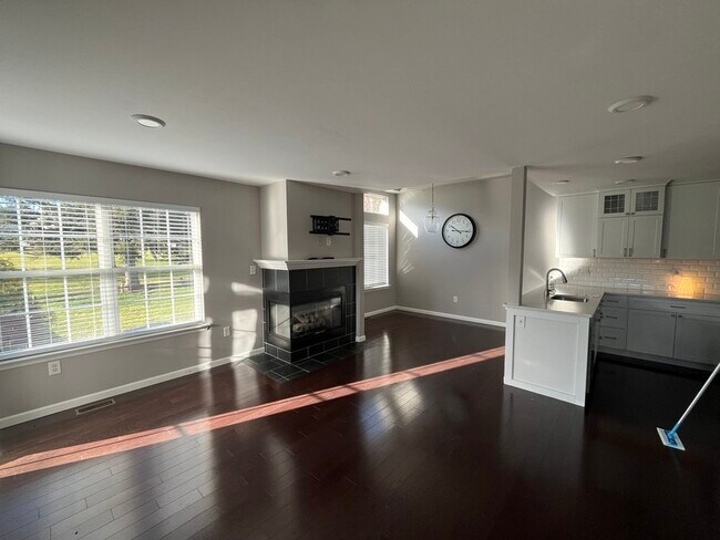 Building Photo - 8 Pine Valley Ln