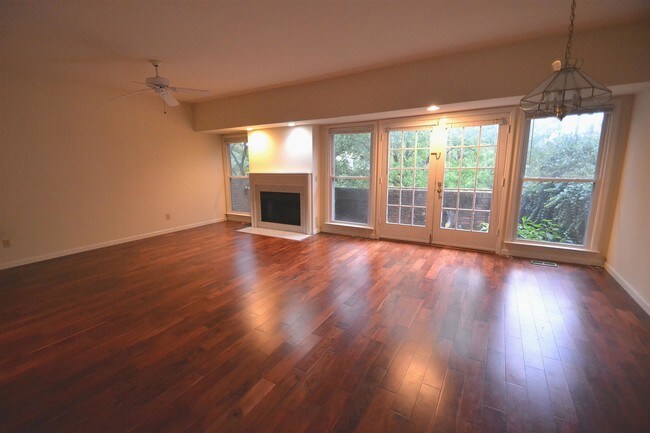 Building Photo - 3313 Fairmont Dr