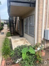 Building Photo - 5550 N Braeswood Blvd