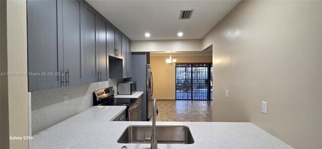 Foto del edificio - 1777 W 59th St