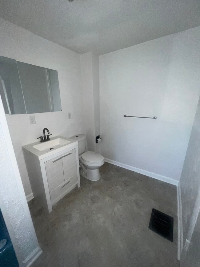 Foto del edificio - 610 E 3rd St
