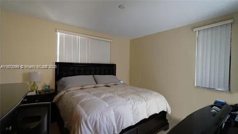 Foto del edificio - 1420 NE 33rd Ave