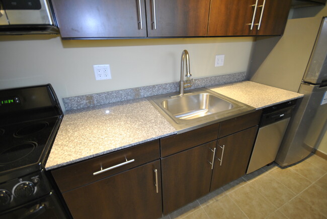 One-Bedroom Kitchen - 809 W Madison St