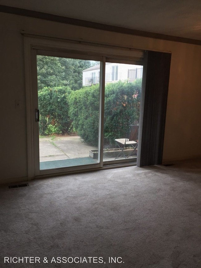 Building Photo - 3 br, 2.5 bath Apartment - 24407 BASHIAN DR.
