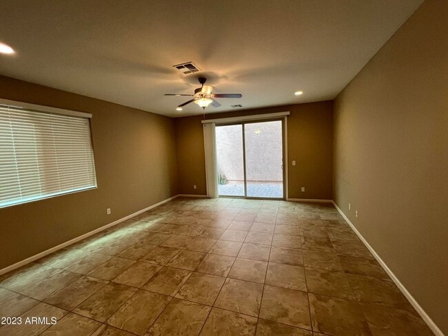 Foto del edificio - 3 bedroom 2 bath home in the desirable Higley Park community.