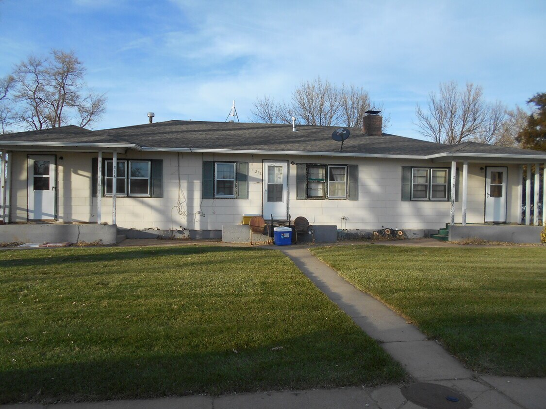 212 Elm St, Sutherland, NE 69165 Townhome Rentals in Sutherland NE