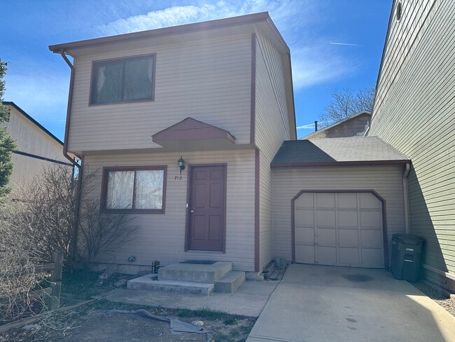 Building Photo - 712 Sir Galahad Dr