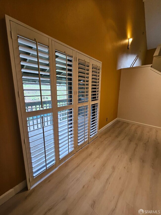 Foto del edificio - 8763 Mountain Blvd