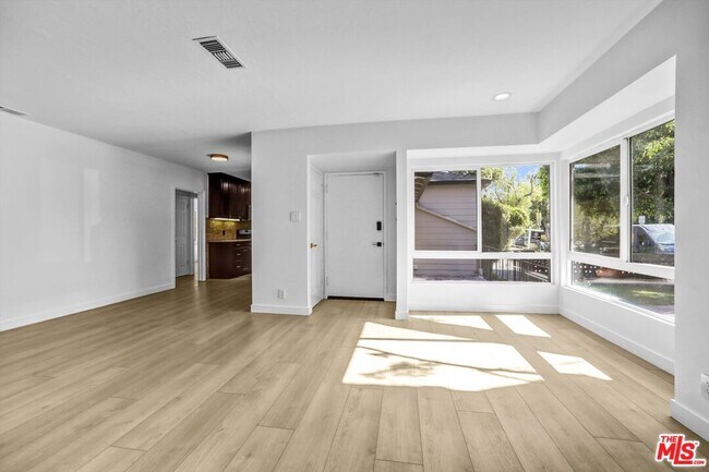 Building Photo - 6254 Ben Ave