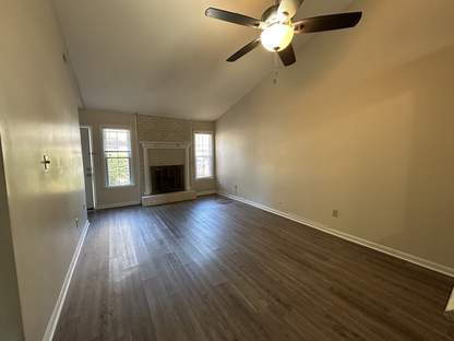 Foto del edificio - Nice 2 Bedroom, 2 Bath Duplex-116 Pine Crest Drive