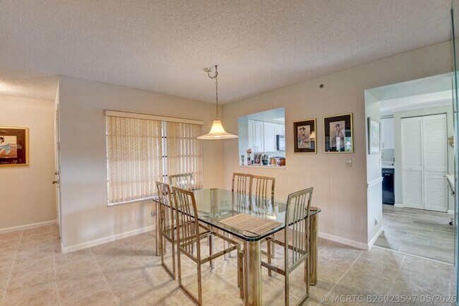 Foto del edificio - 15711 Loch Maree Ln