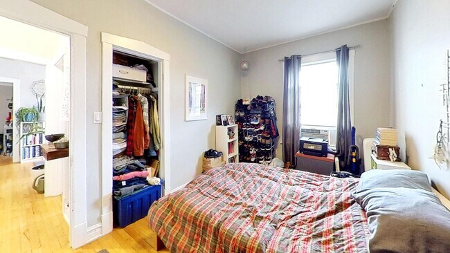 Foto del edificio - 1337 W Addison St