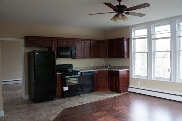 Building Photo - 2278 Traylor Ave
