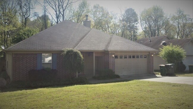 Building Photo - QUESTIONS PLEASE CONTACT Peggy Goodman 501...