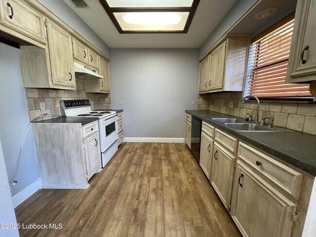 Foto del edificio - 5730 Dartmouth Dr