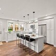 Cocina con encimeras de cuarzo - 1919 Ford St
