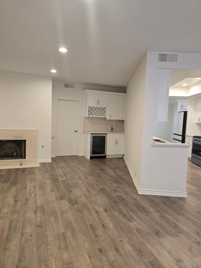 Building Photo - 4444 Wilshire Blvd