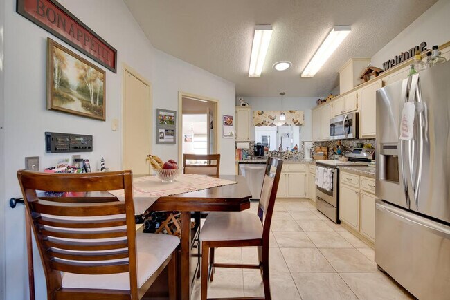 Building Photo - 1621 Magnolia Ave