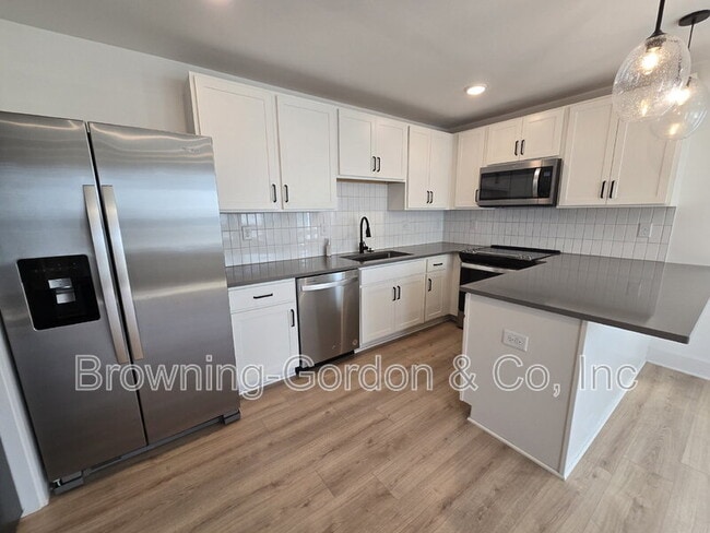 Photo - 102 Duke St Townhome