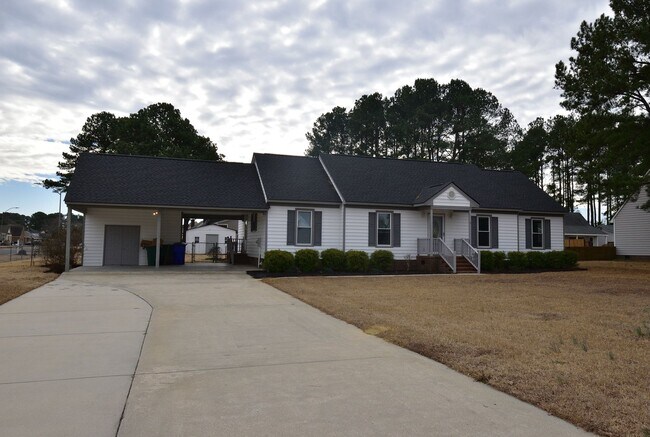 Building Photo - 505 E Birchwood Dr