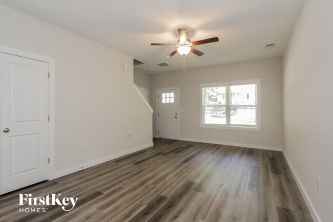Building Photo - 5345 Pinebrook Dr