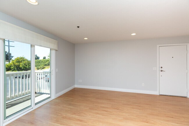 Building Photo - 2 Bed, 2 Bath Condo in Encinitas