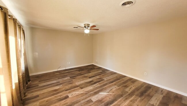 Building Photo - 3 Bed 1 Bath Home In Fort Smith