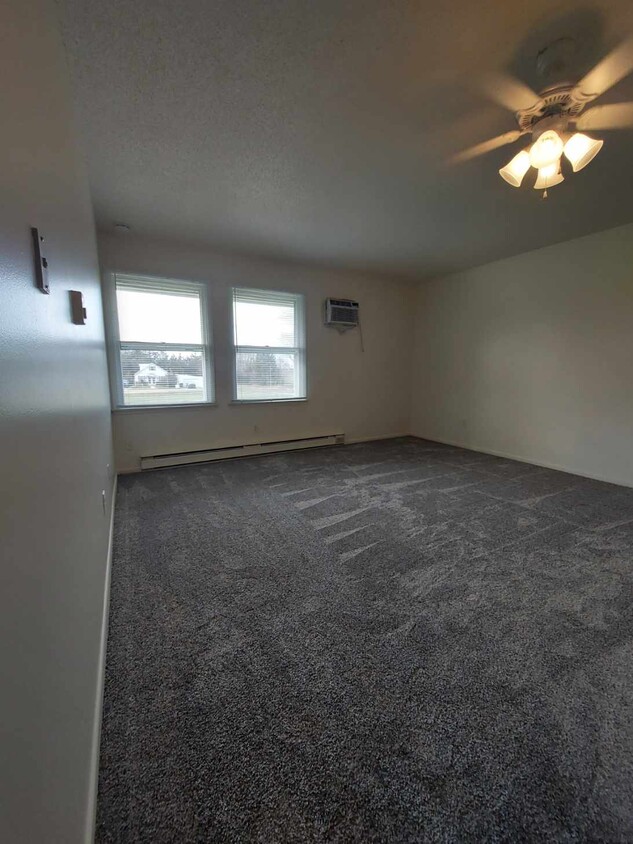 Primary Photo - 530 Korb St