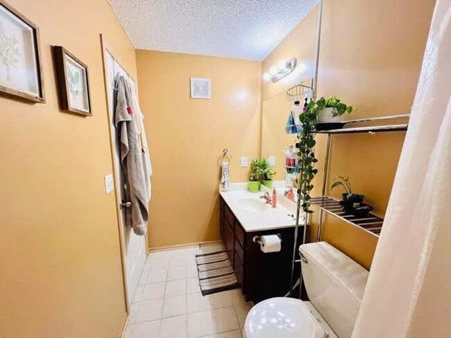 Building Photo - Charming 3BR Townhome in Maplewood