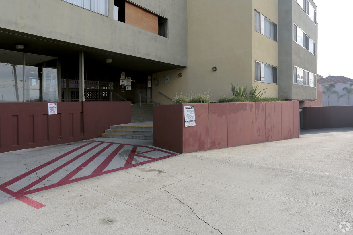 Building Photo - Pavillion Court Apartments