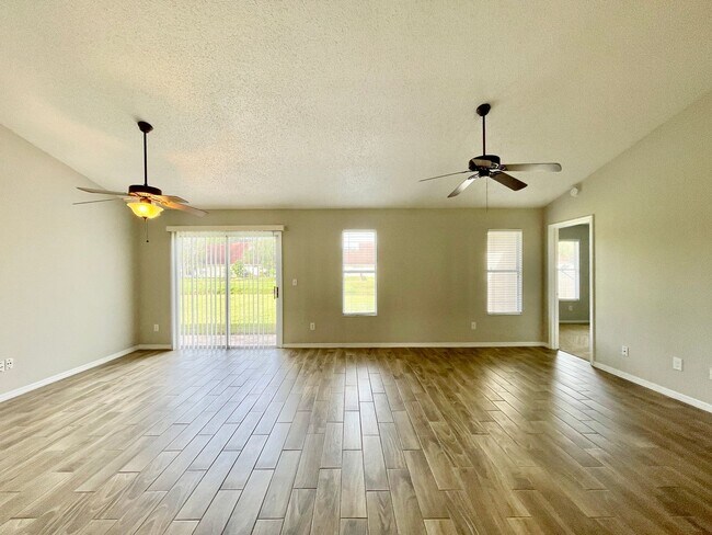Foto del edificio - Cute 4/2 EAST Orlando Home in Wedgefield!